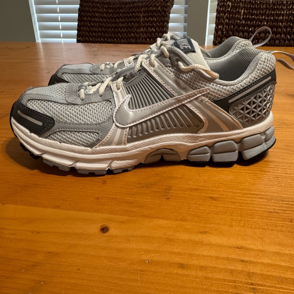 Nike Vomero 5 6Y/7.5W